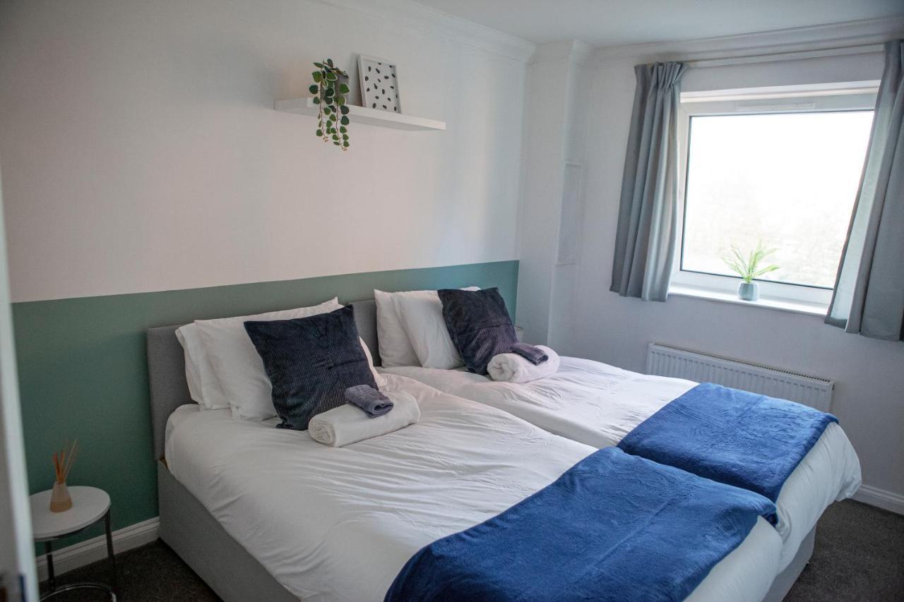 Spacious 2 Bed Flat In Wimbledon With Private Parking Apartamento